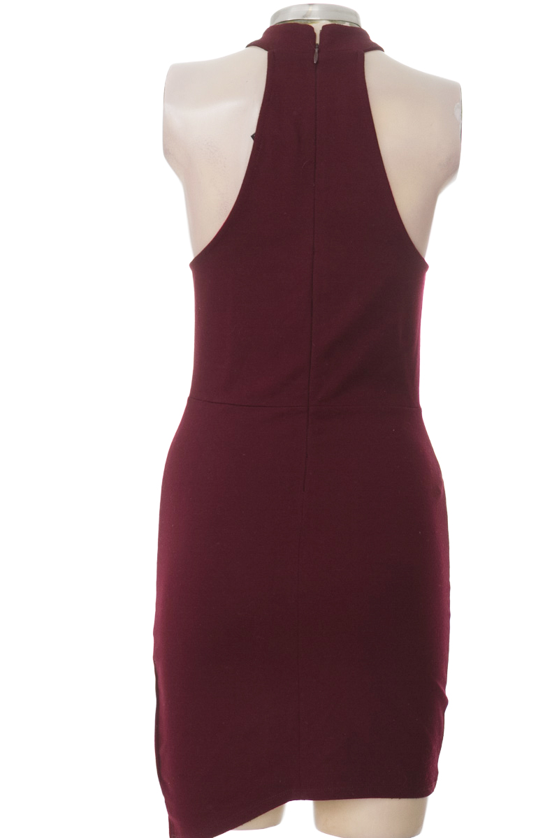 Vestido / Enterizo color Vinotinto - Forever 21