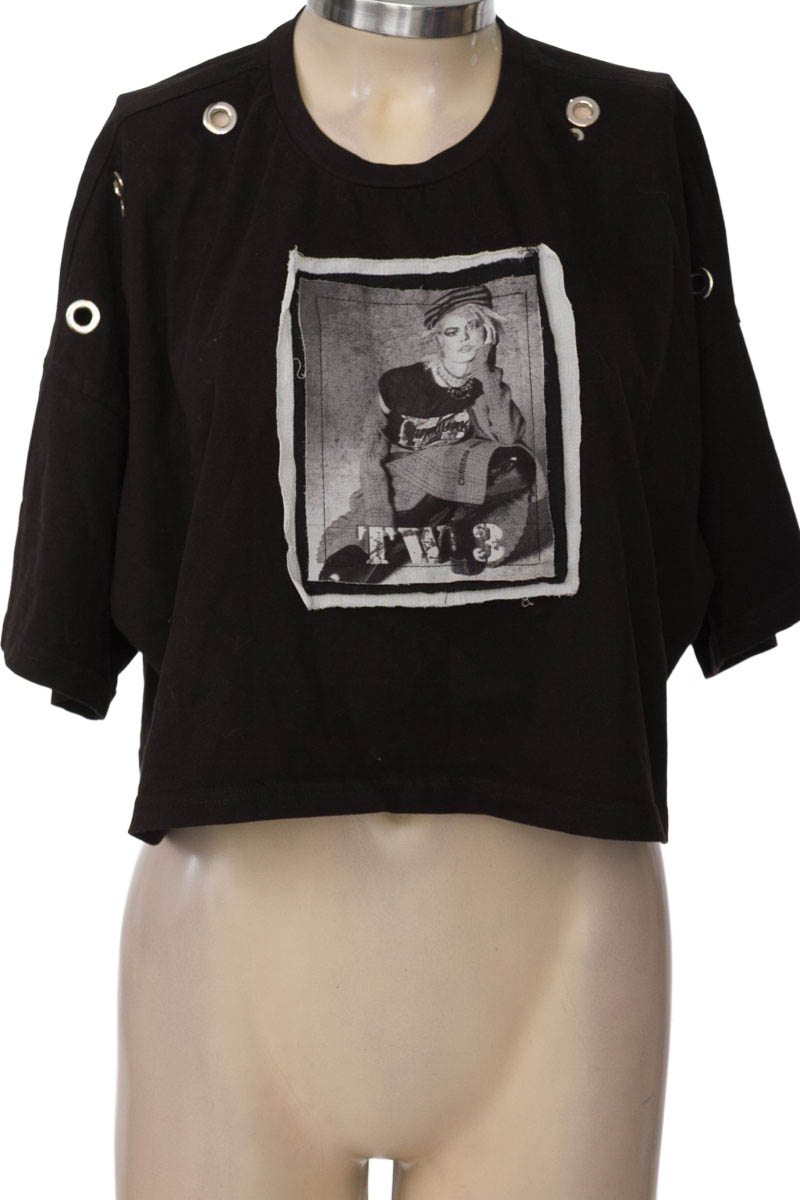 Top / Camiseta color Negro - Closeando