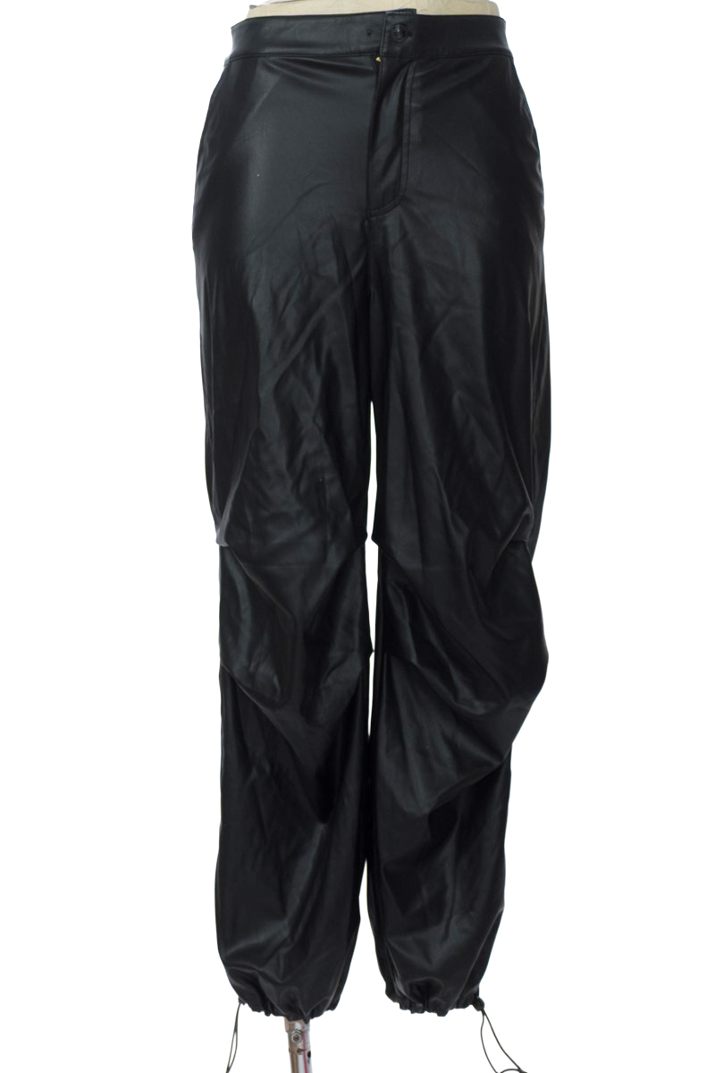 Pantalones color Negro - Divided by H&M