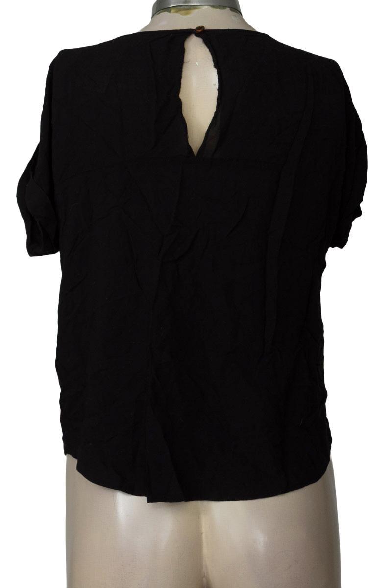 Blusa color Negro - Basement