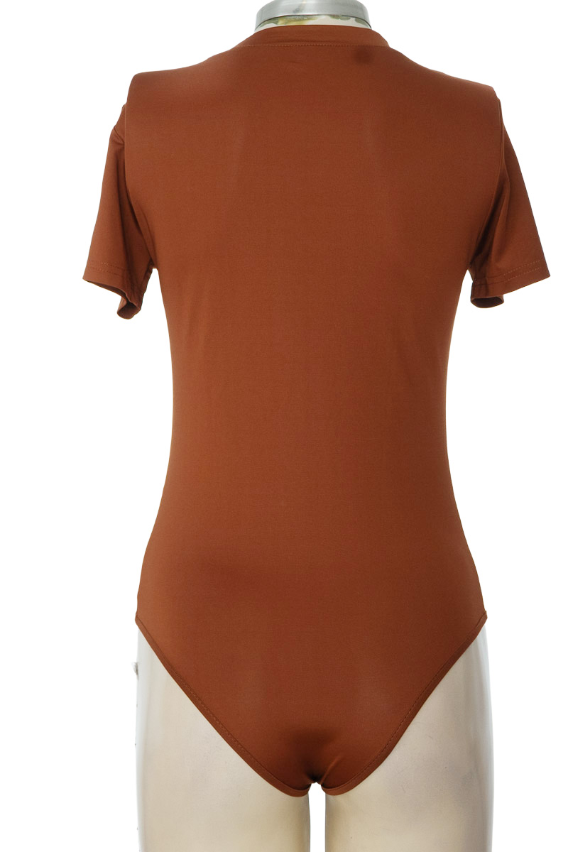 Top / Camiseta color Café - Closeando