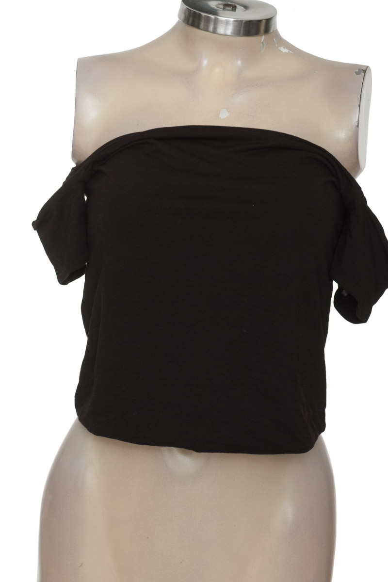 Top / Camiseta color Negro - Color Blue
