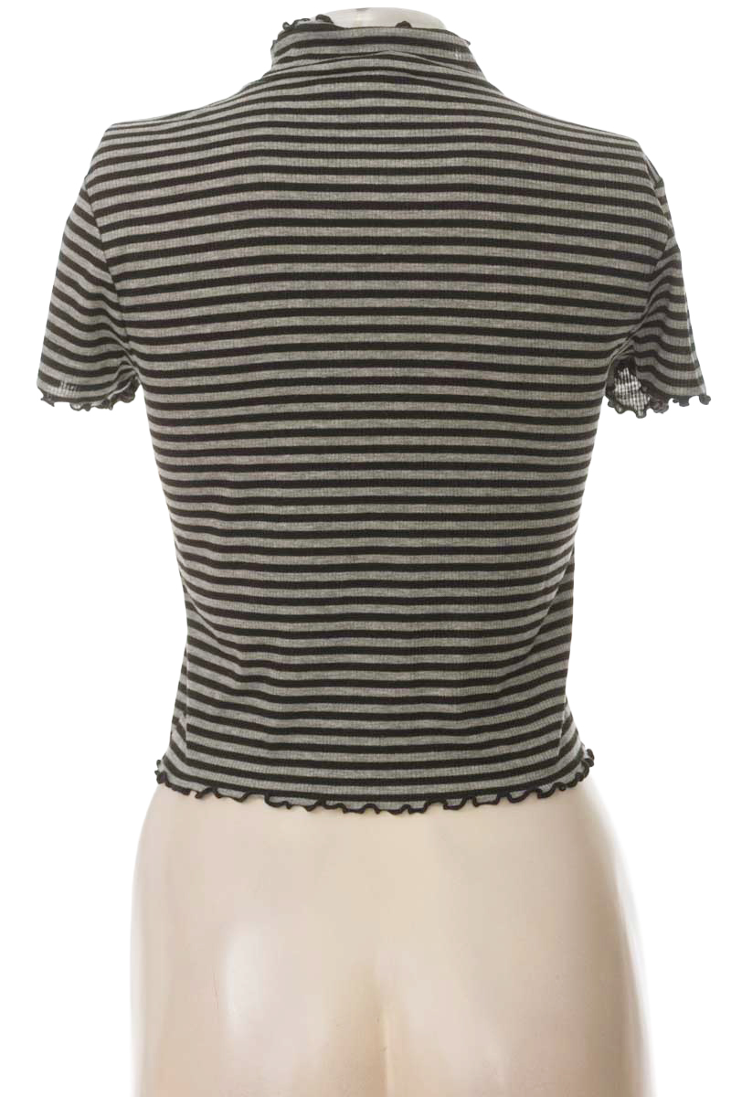 Top / Camiseta color Negro - Forever 21