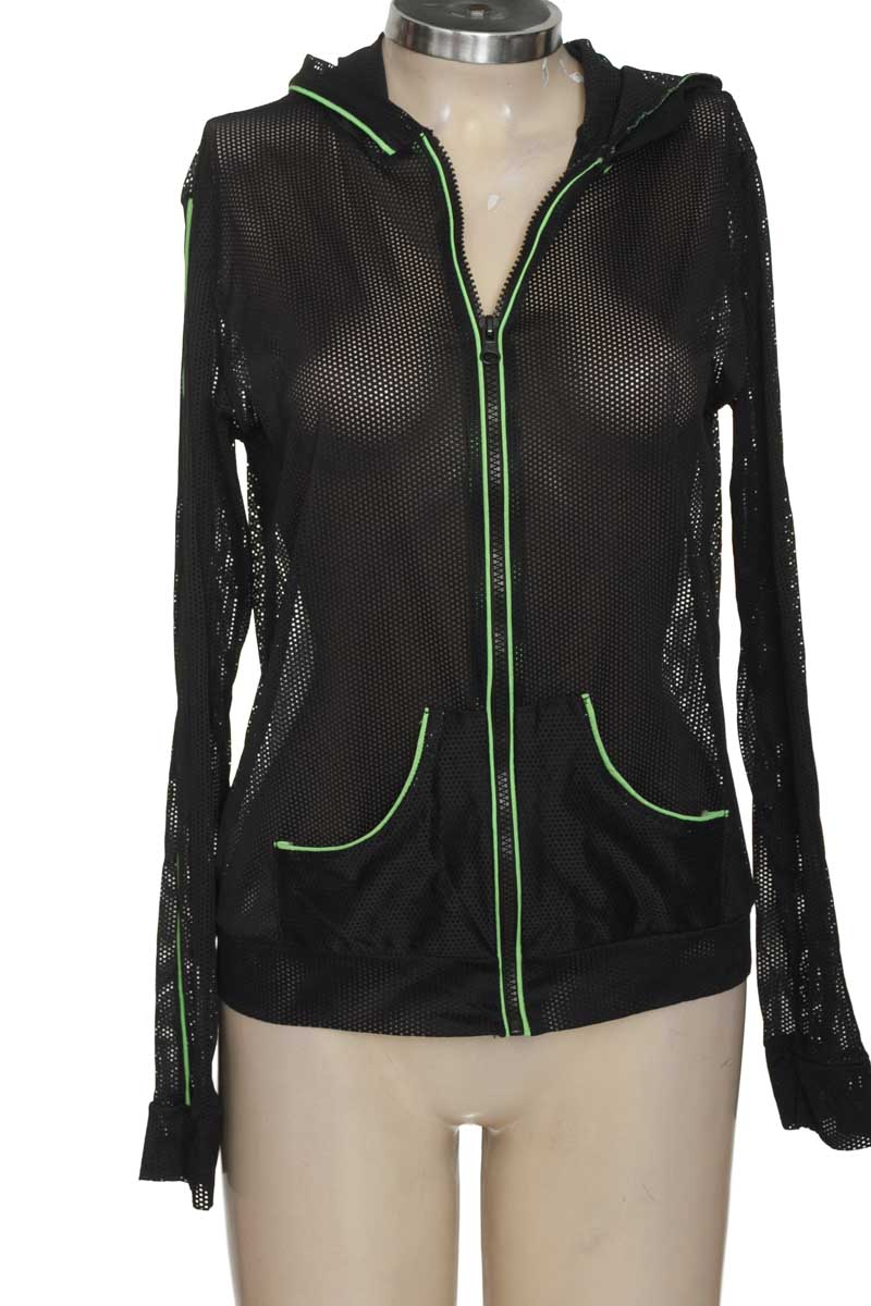 Ropa Deportiva / Salida de Baño color Negro - Closeando