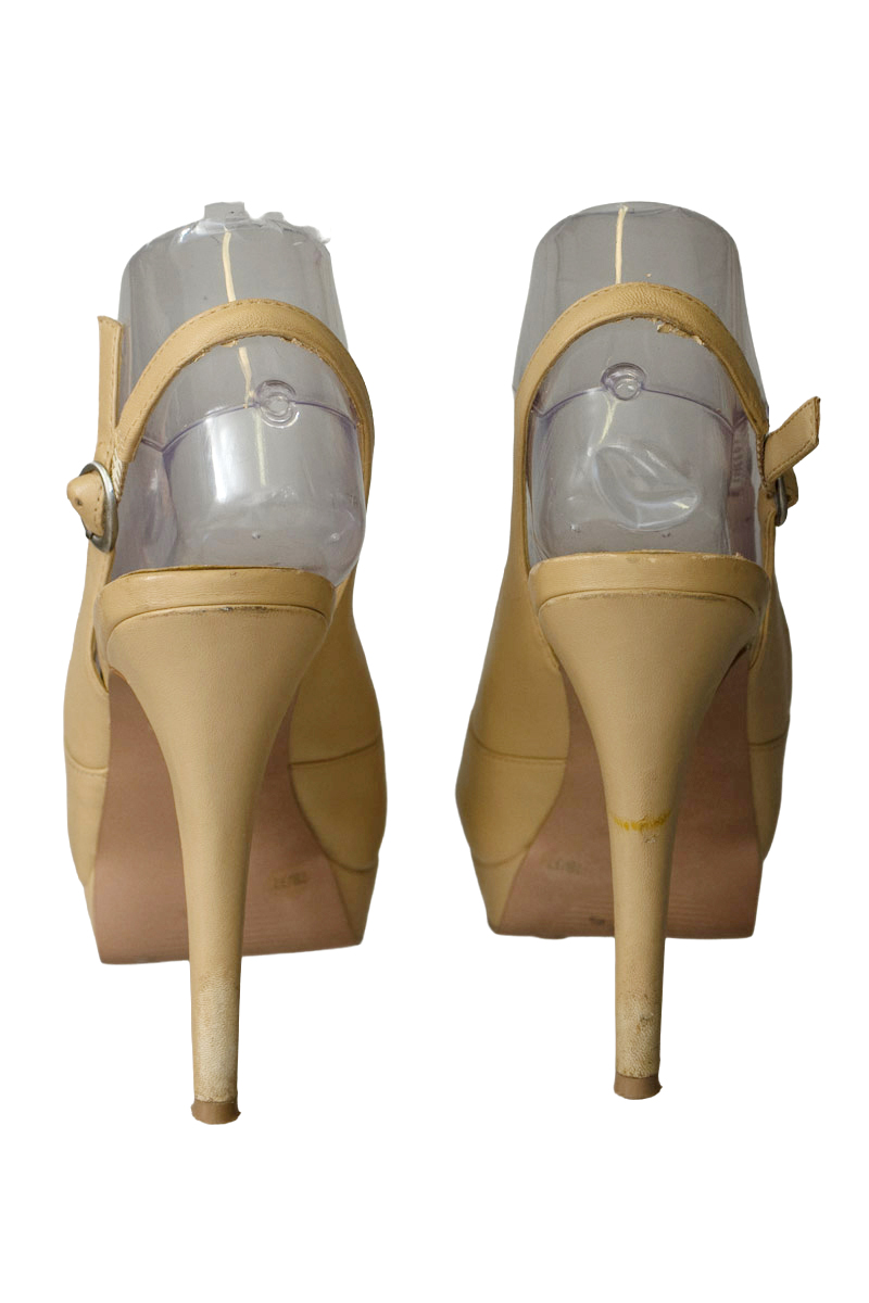 Zapatos color Beige - BCBG
