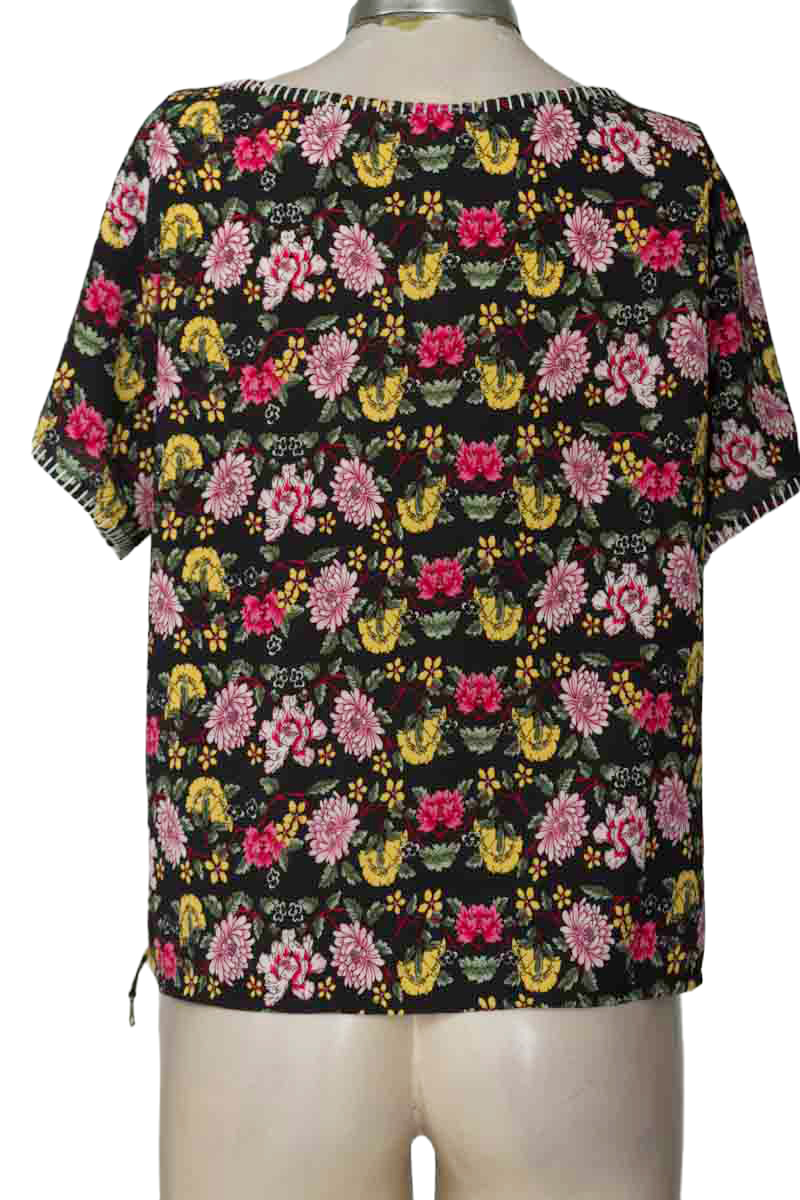 Top / Camiseta color Negro - Closeando