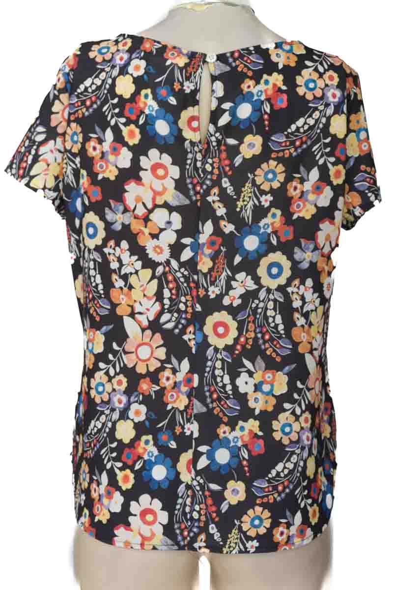 Top / Camiseta color Negro - Koaj