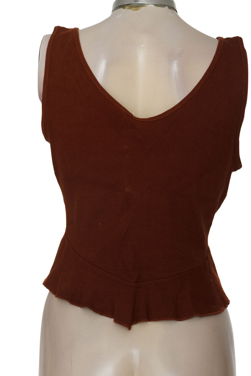 Top / Camiseta color Café - Closeando