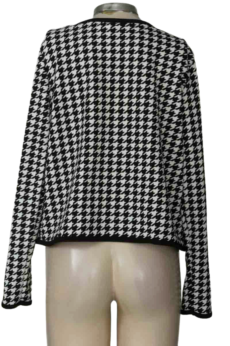 Sweater color Negro - Closeando