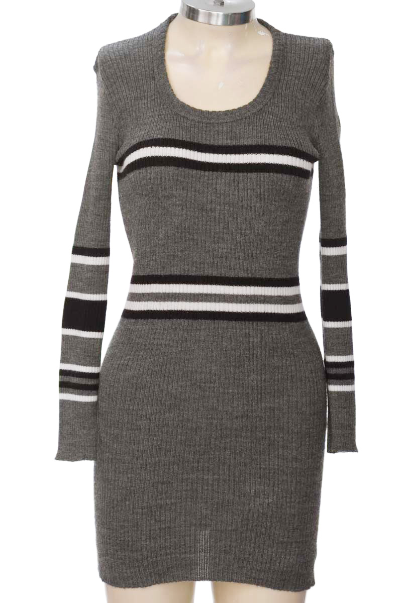 Vestido / Enterizo color Gris - Closeando