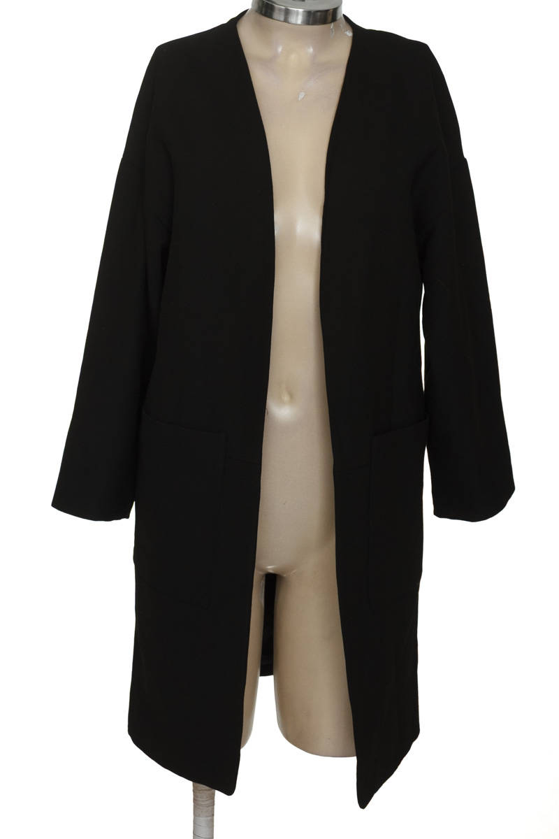 Chaqueta / Abrigo color Negro - Zara