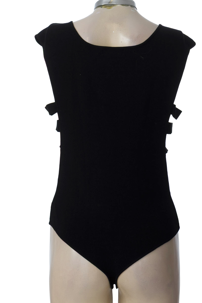 Top / Camiseta color Negro - HERA