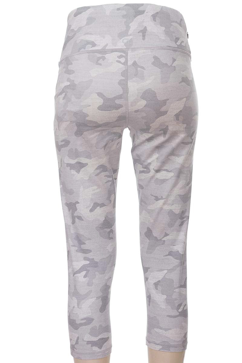 Ropa Deportiva / Salida de Baño color Gris - GAP