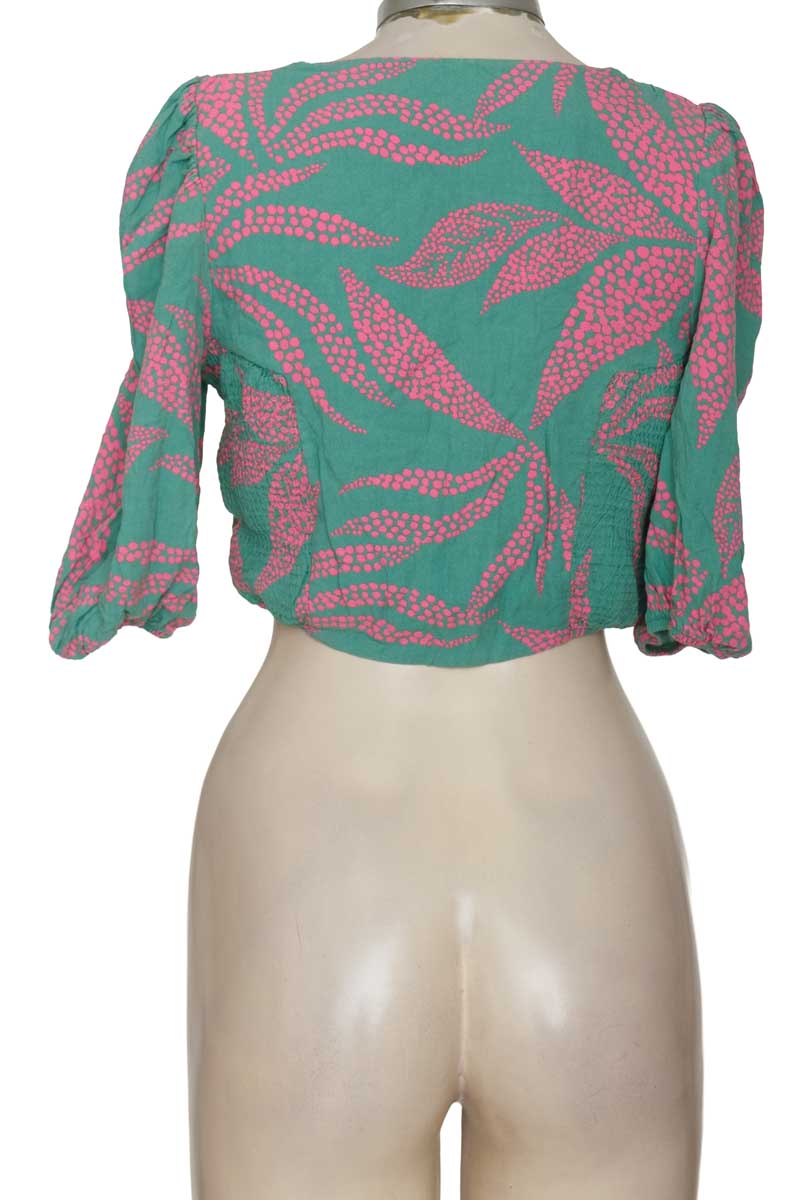 Top / Camiseta color Verde - Basement