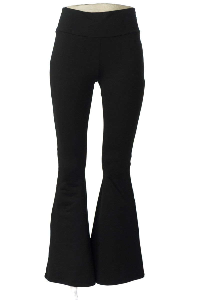 Ropa Deportiva / Salida de Baño color Negro - Closeando