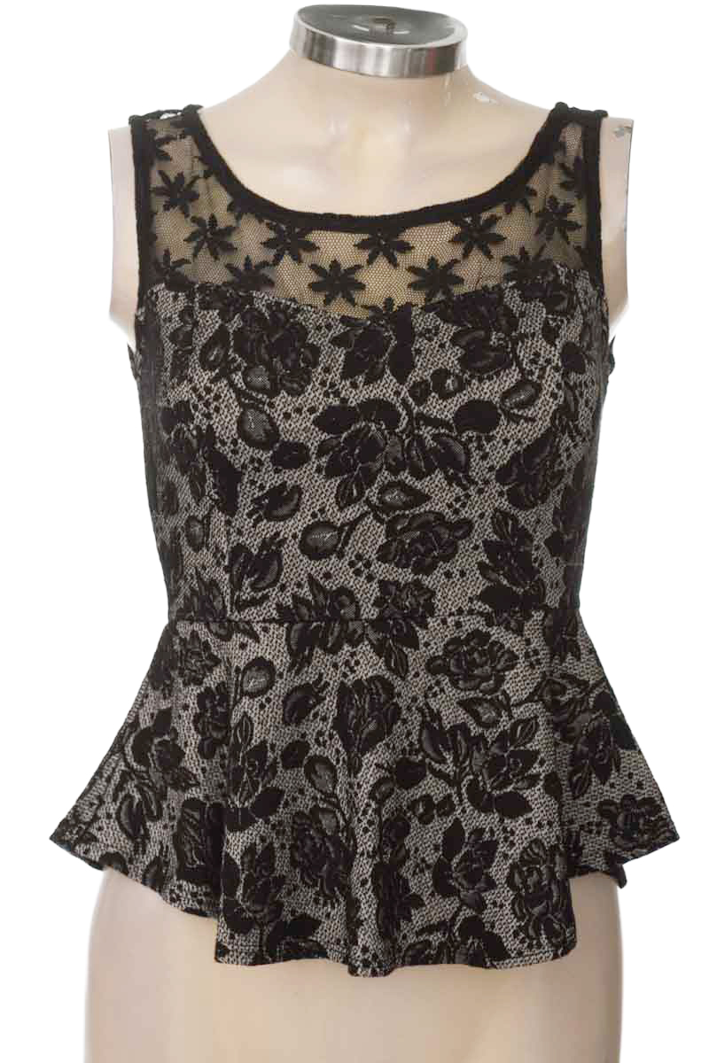 Top / Camiseta color Negro - Closeando