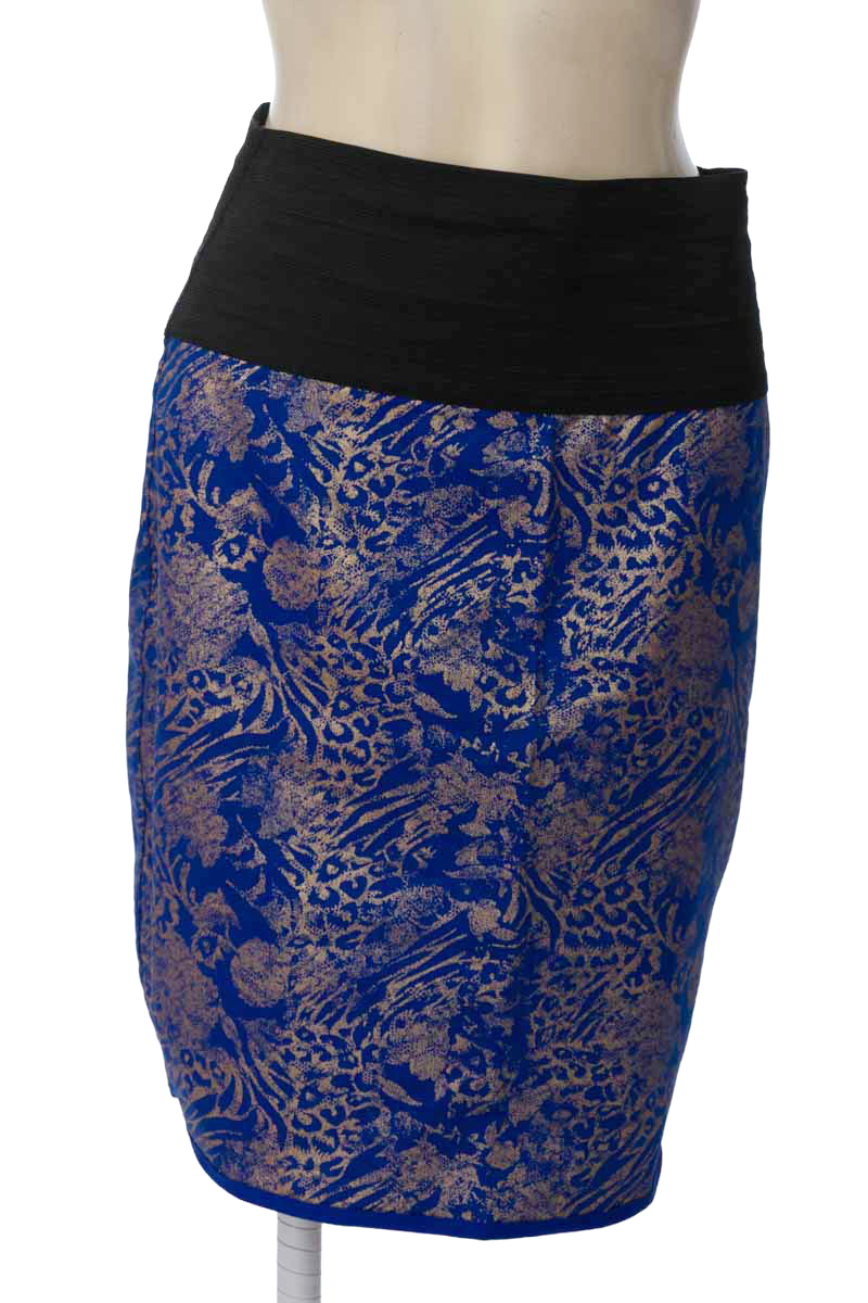 Falda color Azul - Closeando