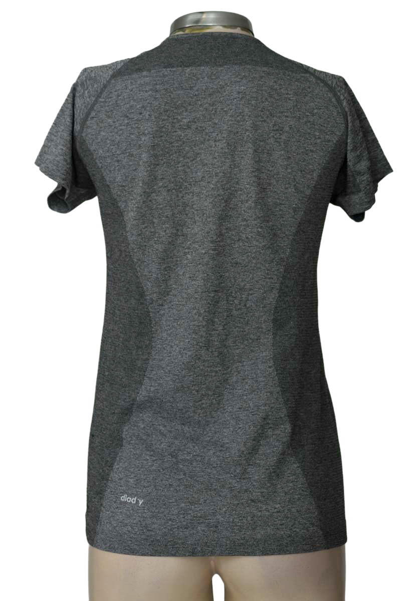 Ropa Deportiva / Salida de Baño color Gris - Diadora