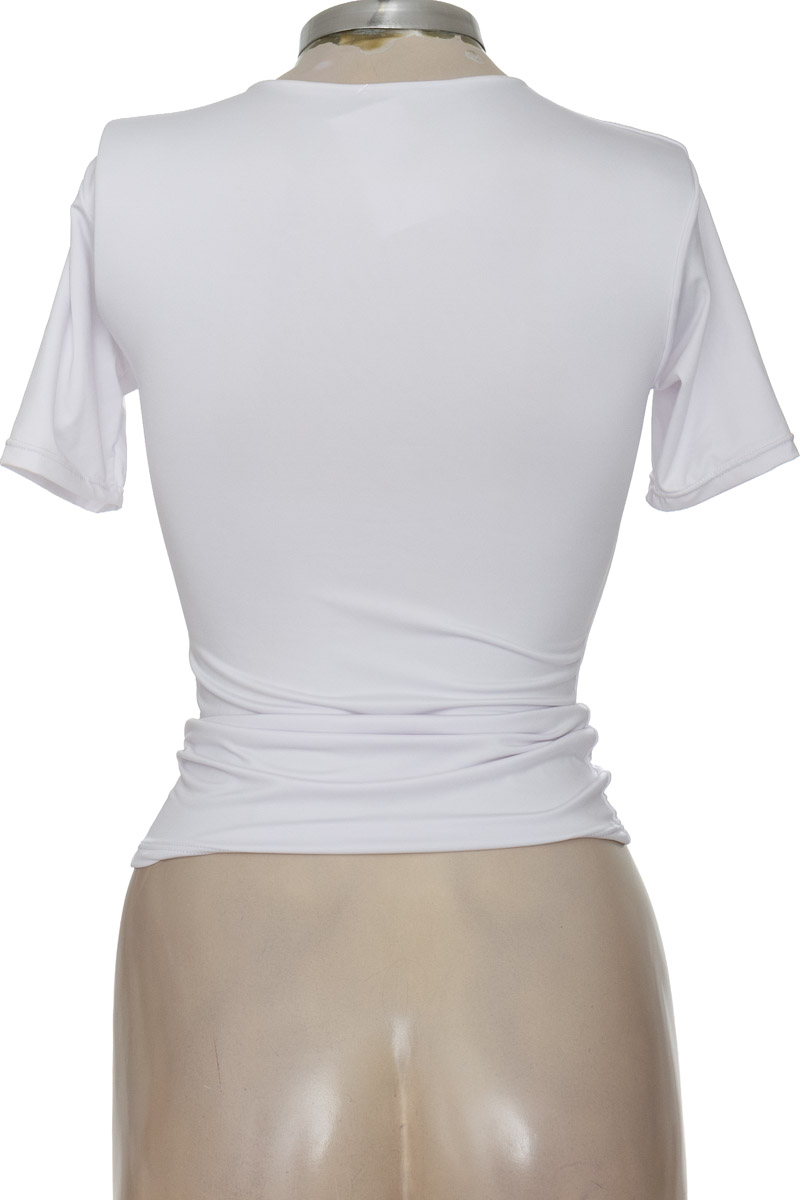 Top / Camiseta color Blanco - Closeando