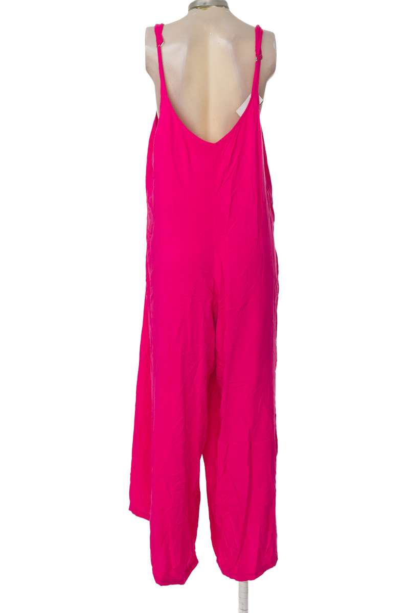 Vestido / Enterizo color Fucsia - Closeando