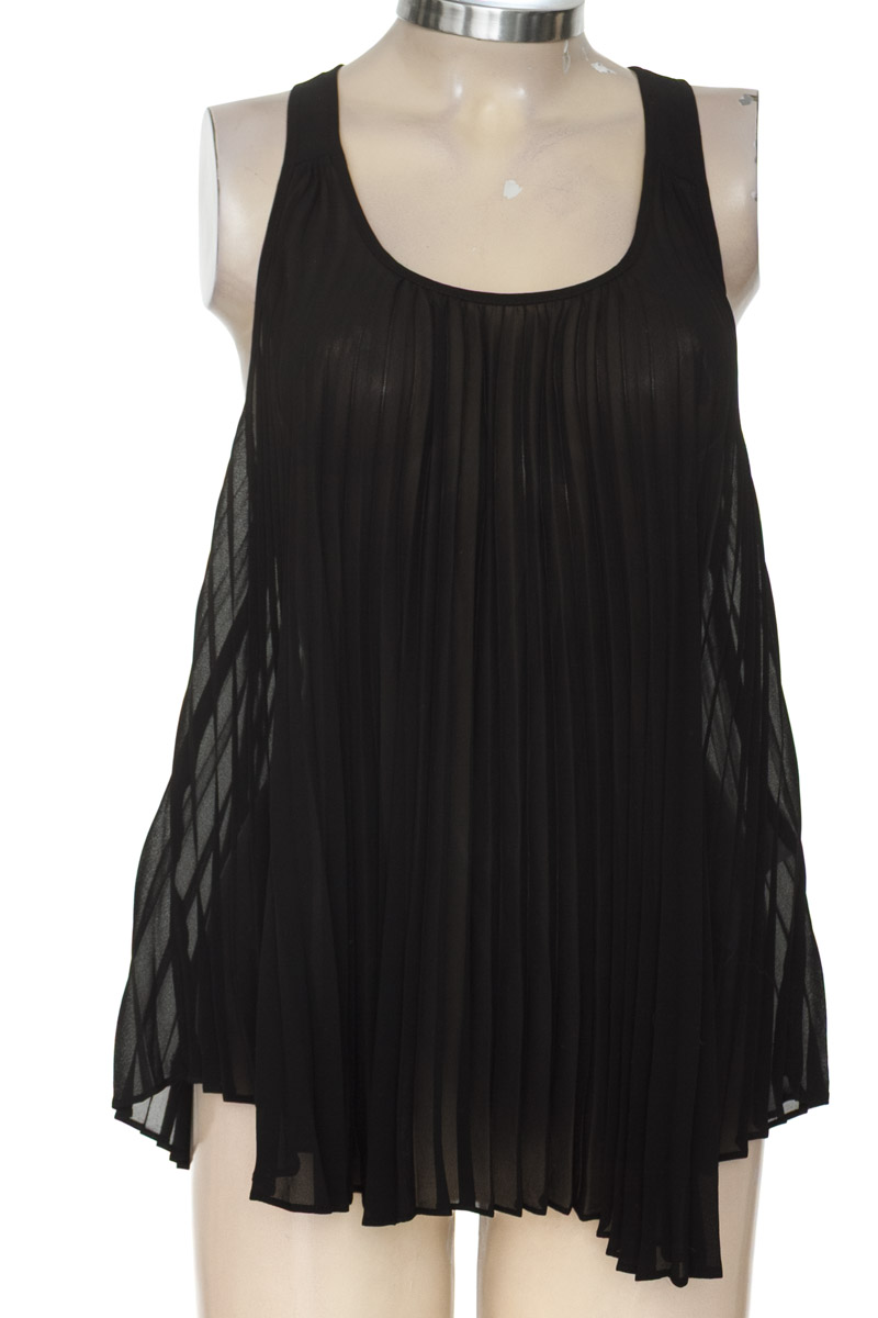 Top / Camiseta color Negro - NAF NAF