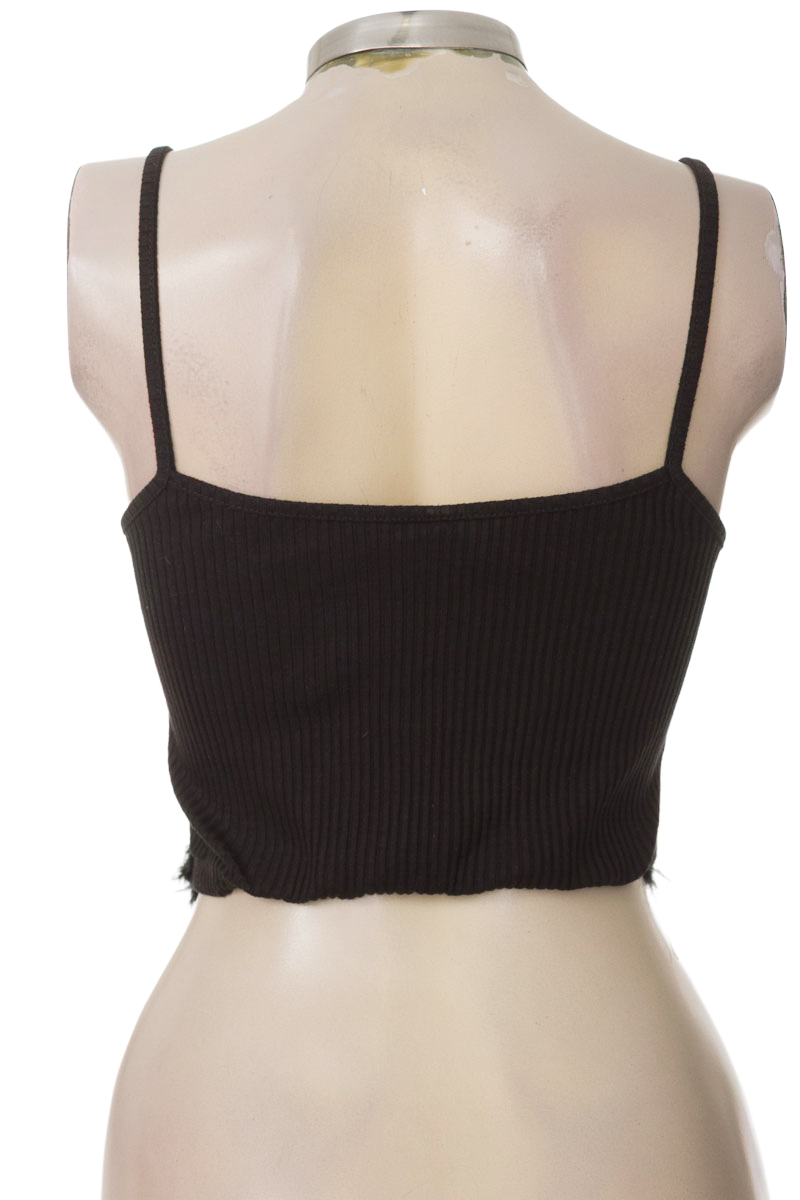 Top / Camiseta color Negro - Closeando