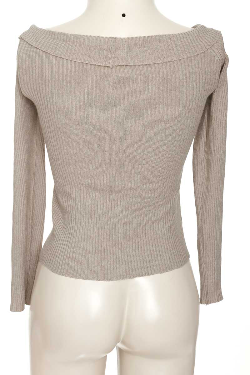 Sweater color Gris - Closeando