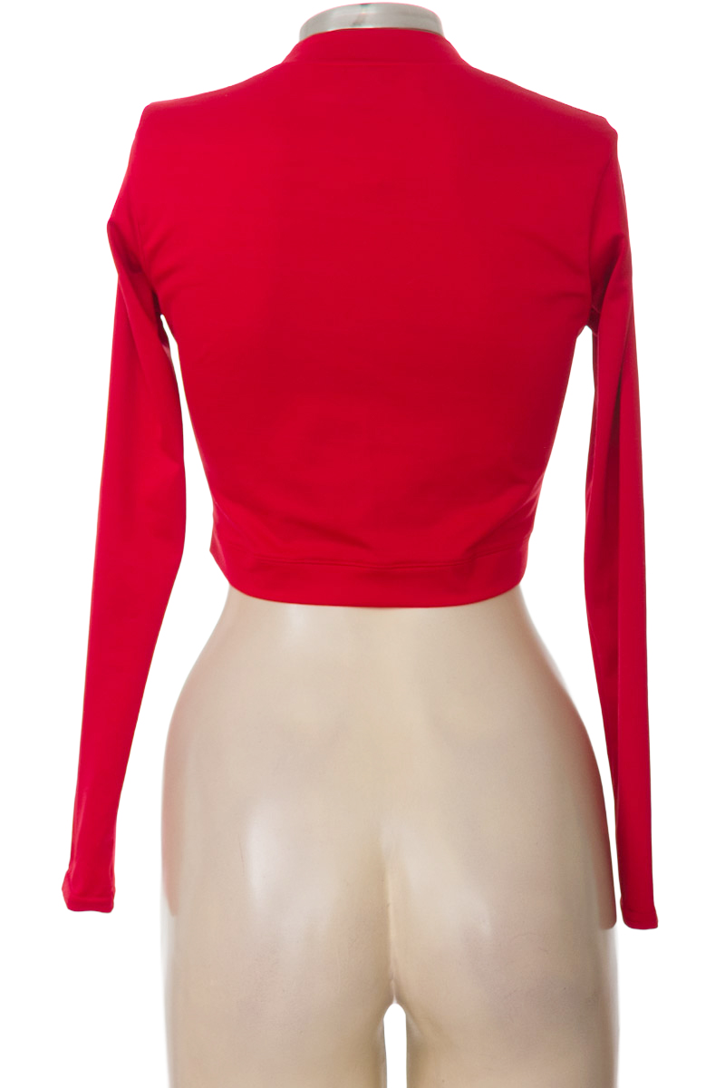 Ropa Deportiva / Salida de Baño color Rojo - Closeando