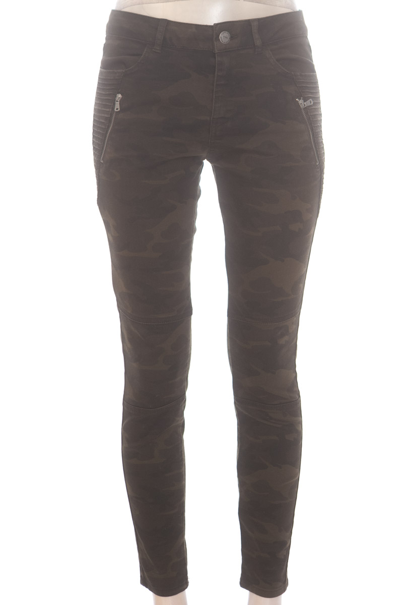 Pantalones color Verde - Zara