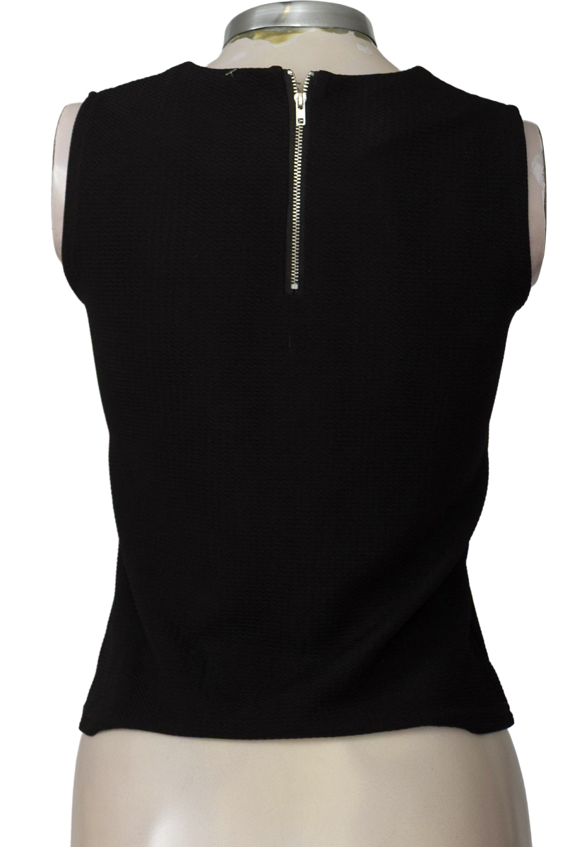 Top / Camiseta color Negro - Closeando