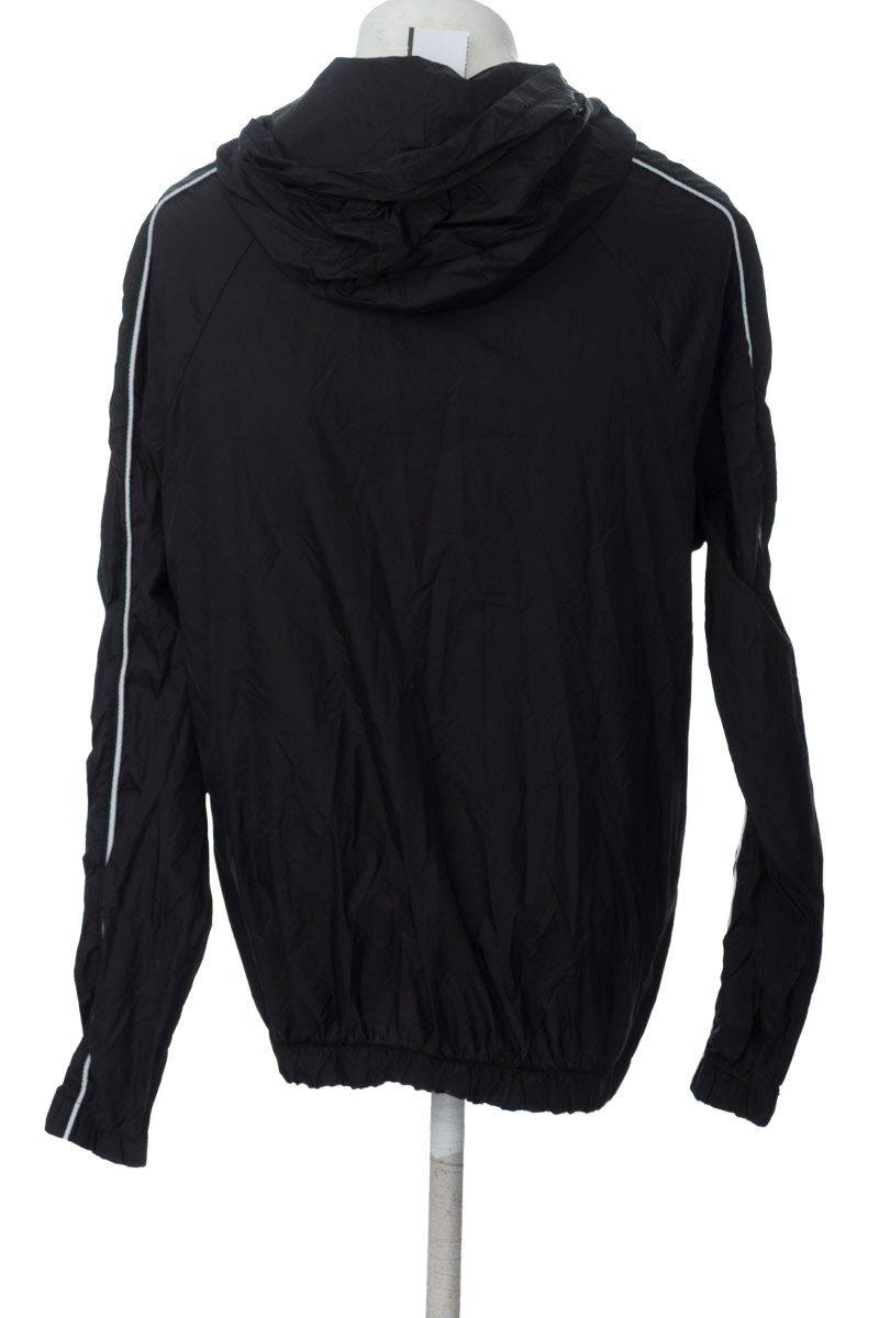 Ropa Deportiva color Negro - Closeando