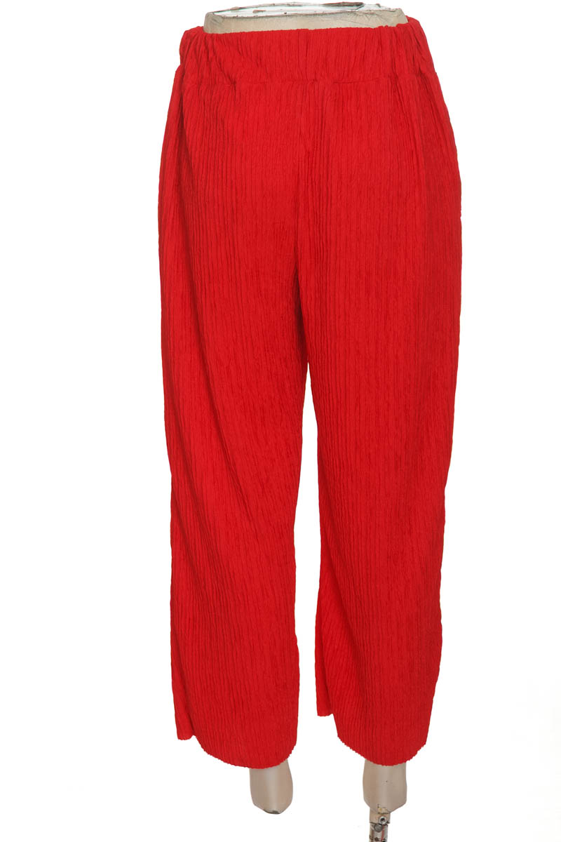 Pantalones color Rojo - Closeando