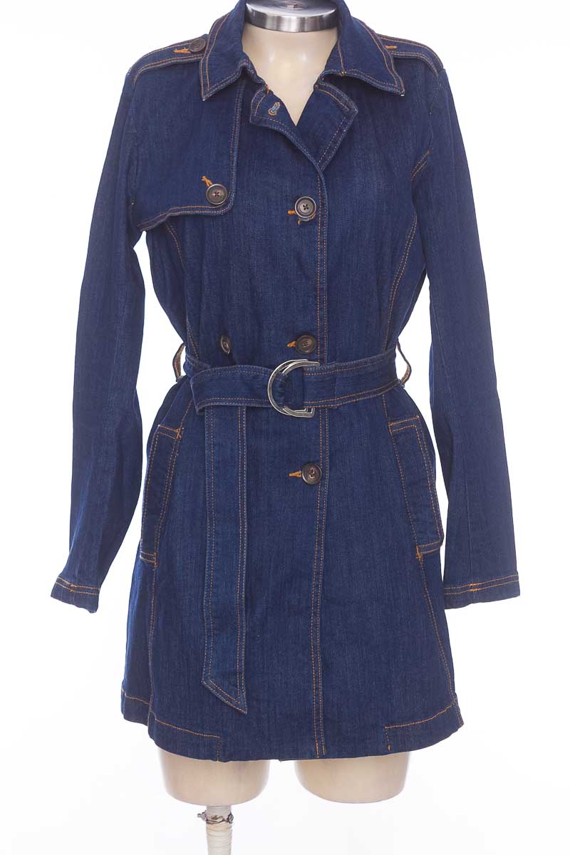 Chaqueta / Abrigo color Azul Stradivarius Closeando