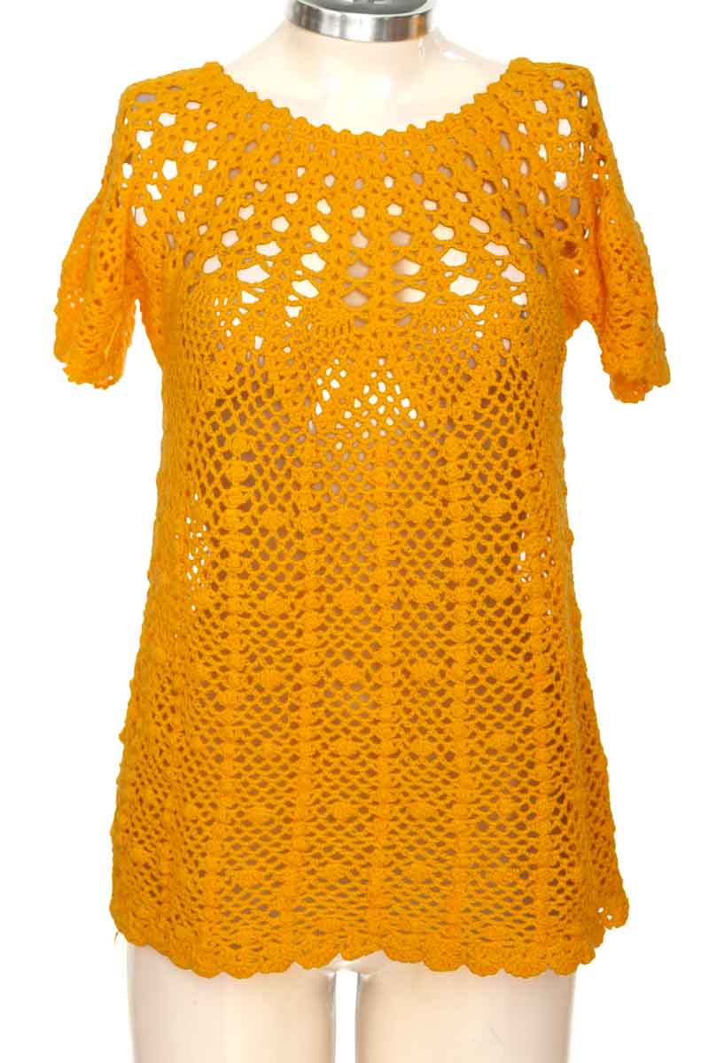 Sweater color Amarillo - Closeando