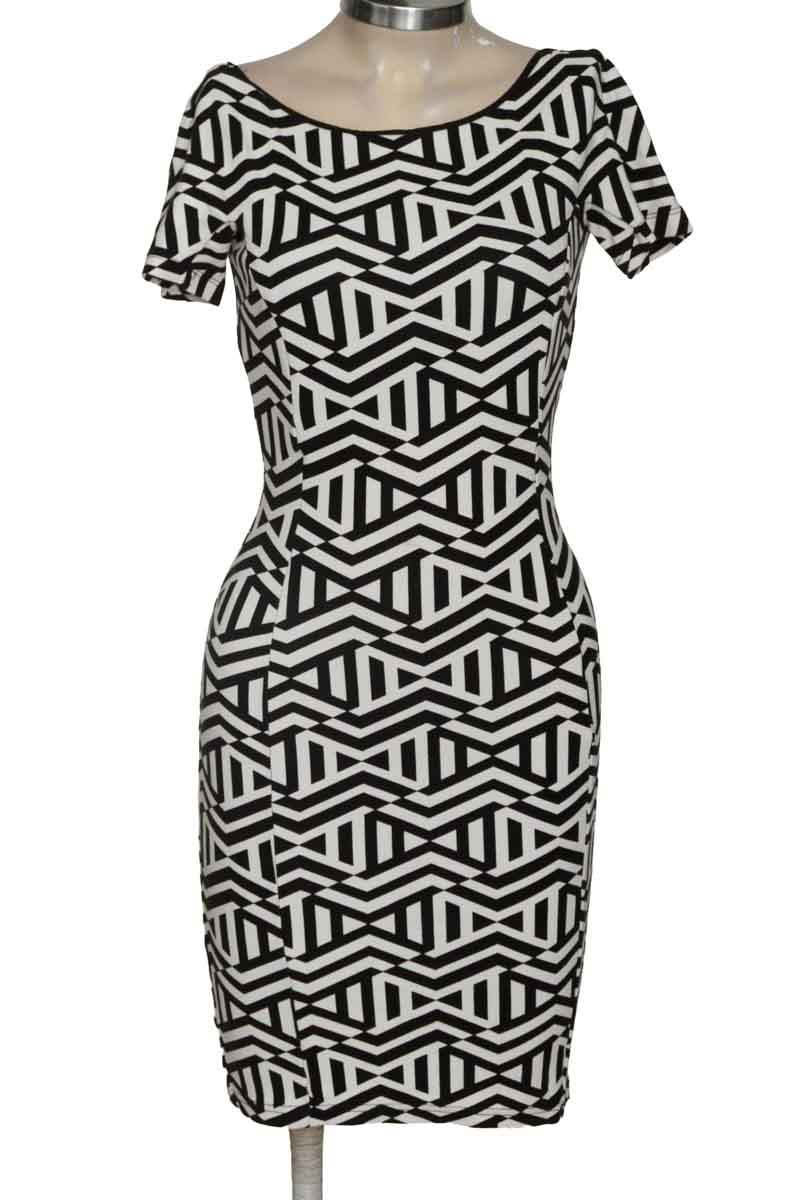 Vestido / Enterizo color Negro - Zara