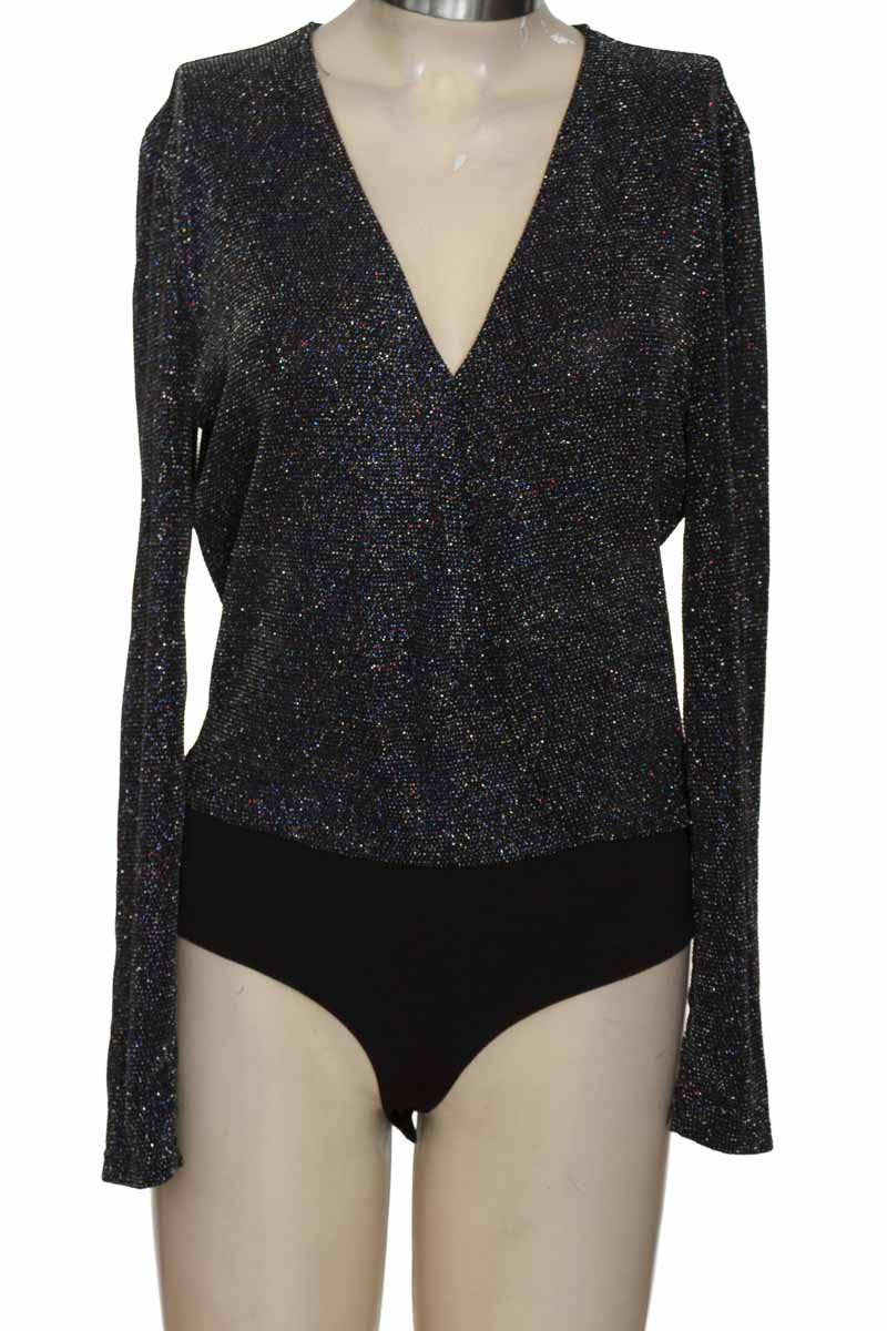 Top / Camiseta color Negro - Studio F