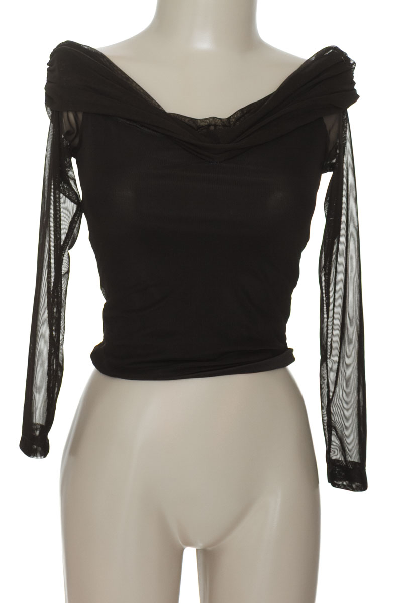 Top / Camiseta color Negro - Closeando
