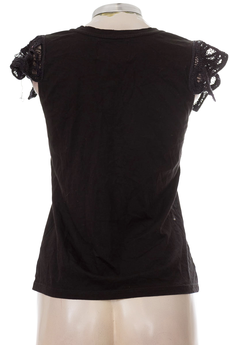 Top / Camiseta color Negro - Arkitect by Manuela Alvarez