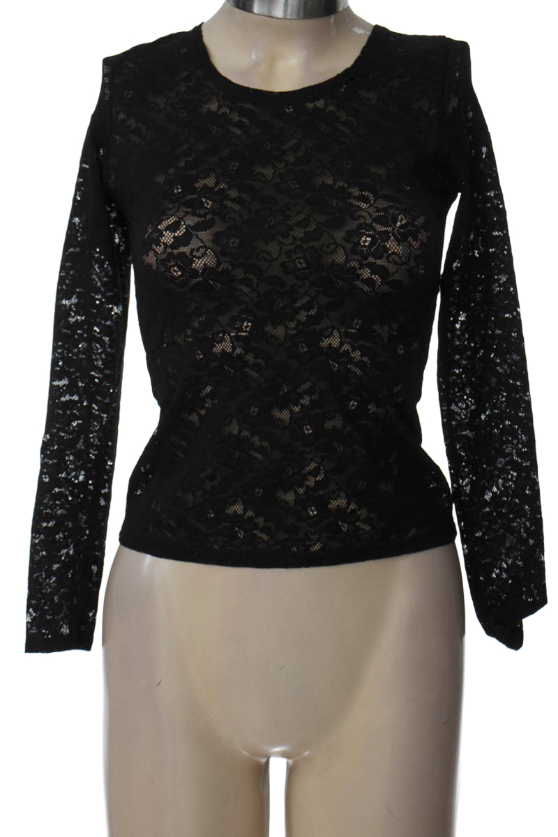 Top / Camiseta color Negro - Closeando