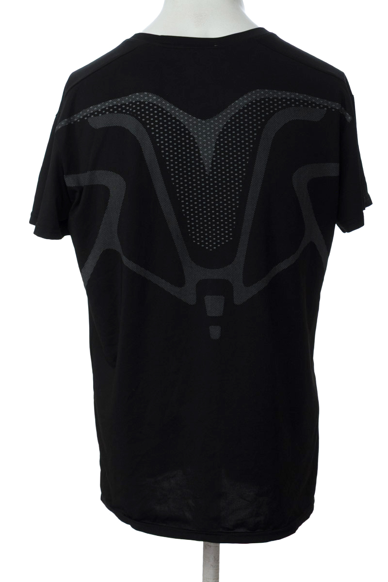 Ropa Deportiva color Negro - Closeando