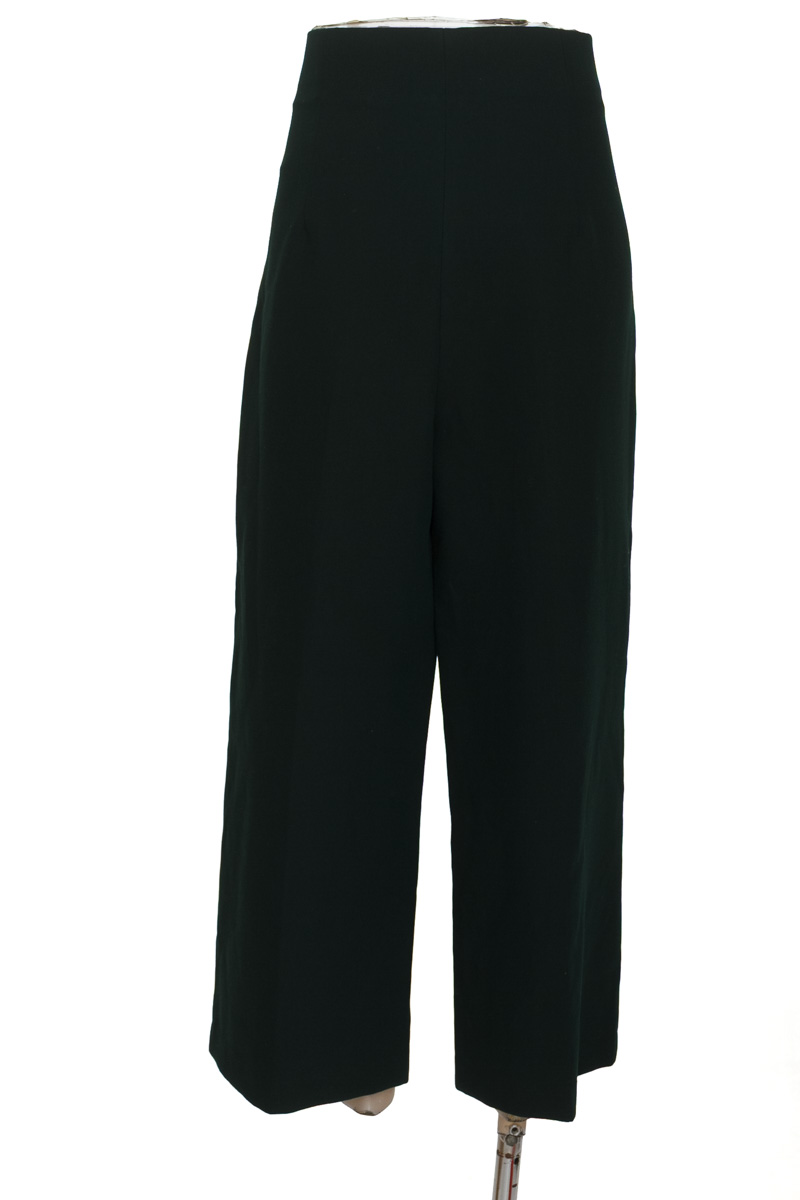 Pantalones color Verde - Zara