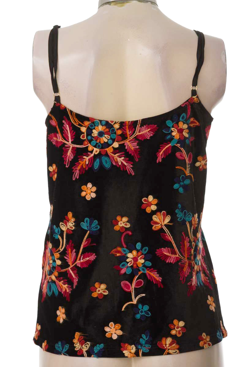 Top / Camiseta color Negro - ELA