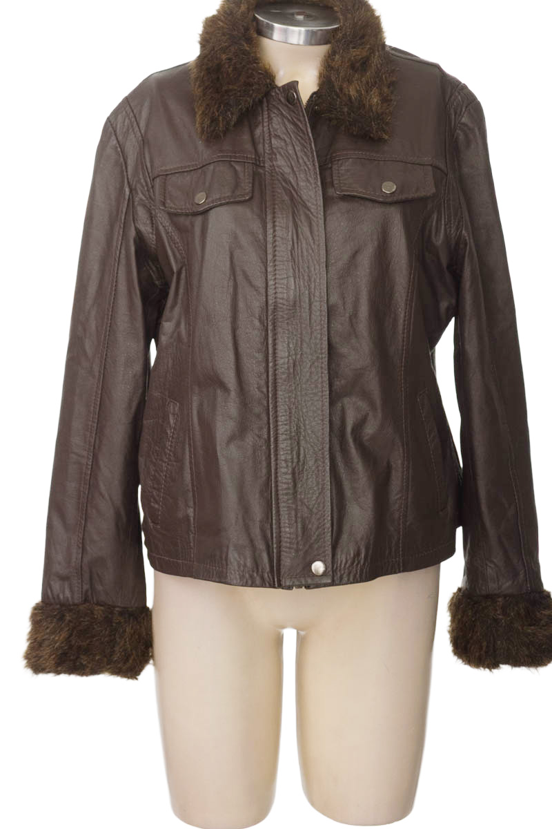 Chaqueta / Abrigo color Café - Closeando