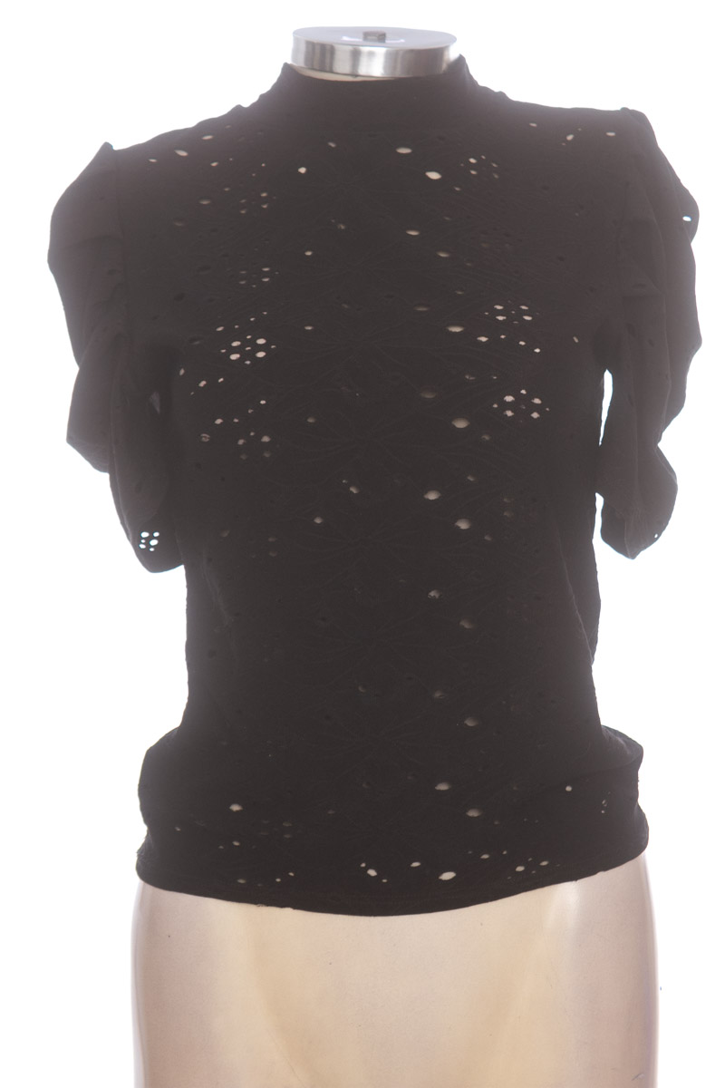 Top / Camiseta color Negro - Closeando