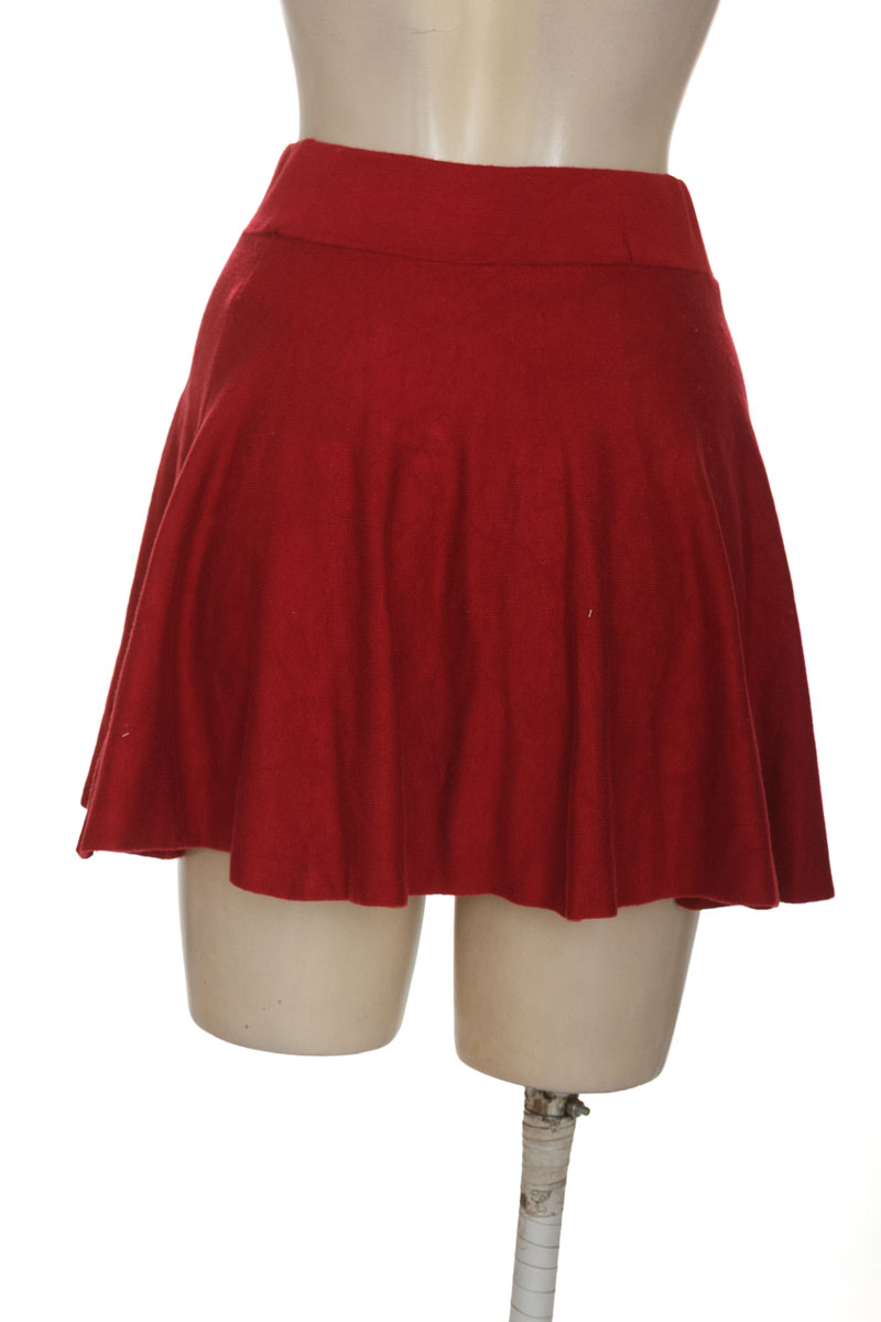 Falda color Rojo - Forever 21