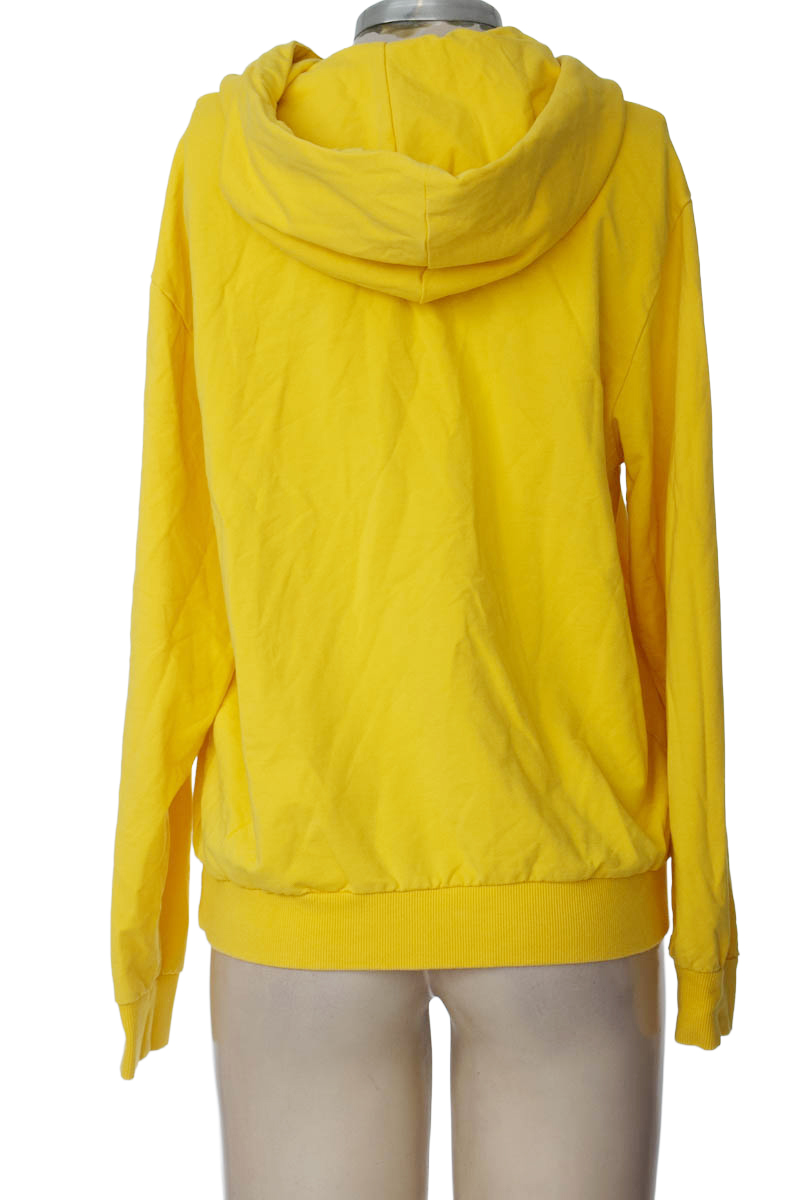 Sweater color Amarillo - Closeando