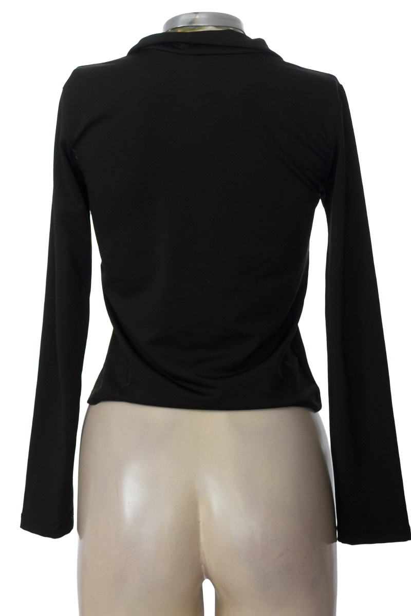 Ropa Deportiva / Salida de Baño color Negro - Closeando