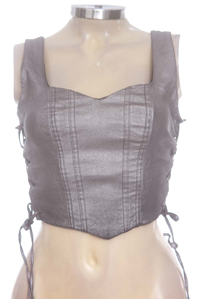 Top / Camiseta color Gris - Closeando