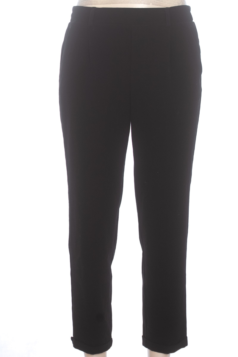 Pantalones color Negro - Stradivarius