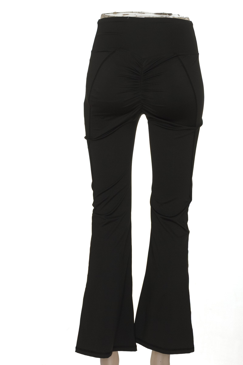 Ropa Deportiva / Salida de Baño color Negro - Closeando